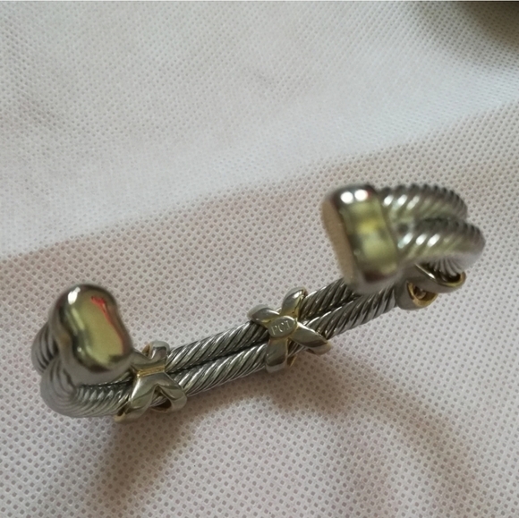 🔴 Cable Cuff Bracelet with Criss Cross Accent - Picture 3 of 5